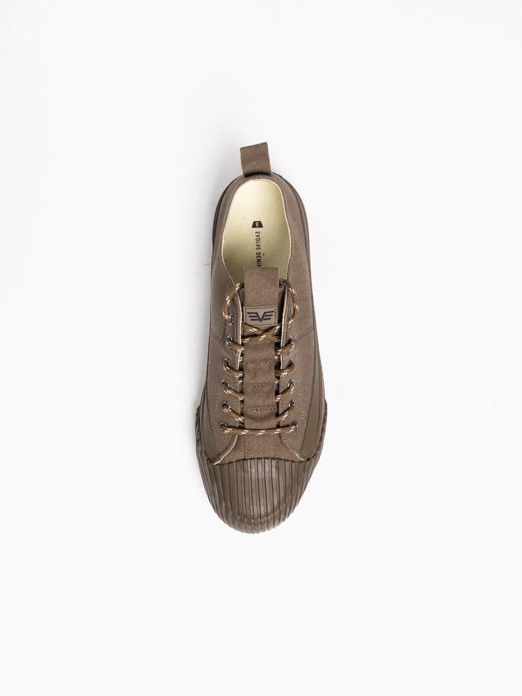 Canvas Low Top Sneaker