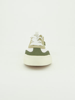 Canvas Sneaker.