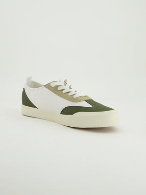 Canvas Sneaker.