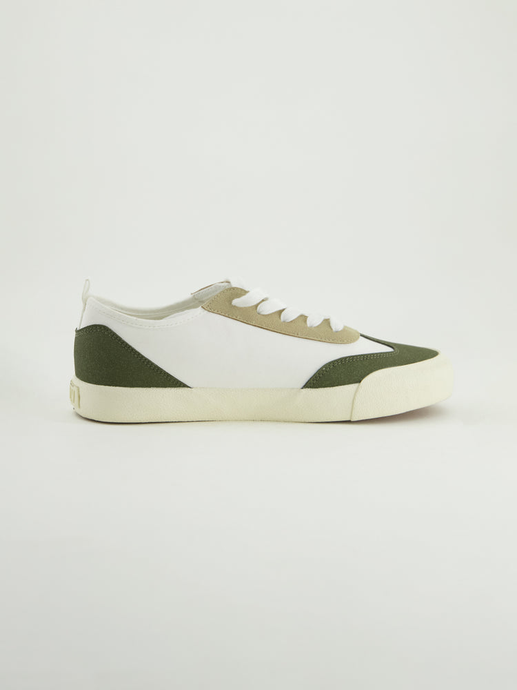 Canvas Sneaker.